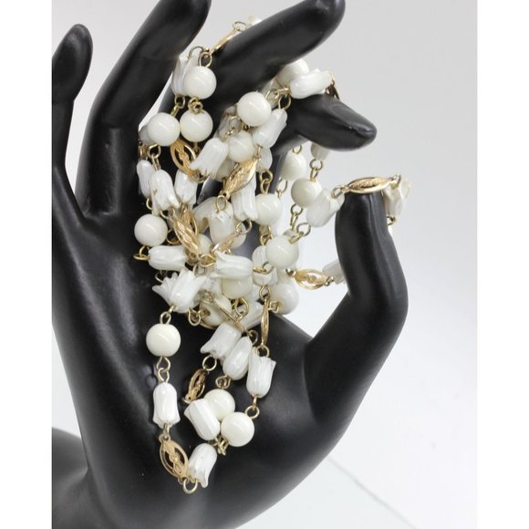 VINTAGE HAWAII PIKAKI flower acrylic flapper necklace, gold tone accents  54" - Picture 9 of 11